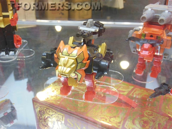 Transformers=botcon 2013 Generatations Prime Paltinum  (13 of 424)